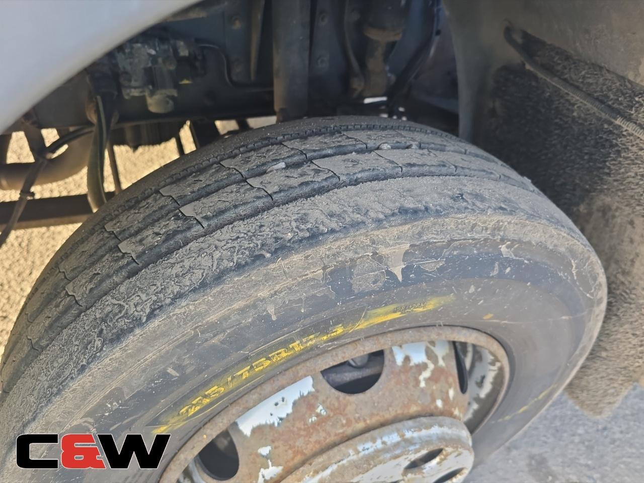 Vehicle image 16
